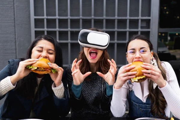 Challenges and Opportunities in Virtual Food Experiences